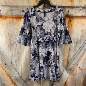 NWOT Fashion Studio Dress Bell 3/4 Sleeve Floral Stretchy Wrinkle Resistant M